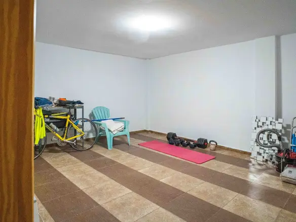 3-bedroom Apartment In Pinoso, Spain (189 M²)