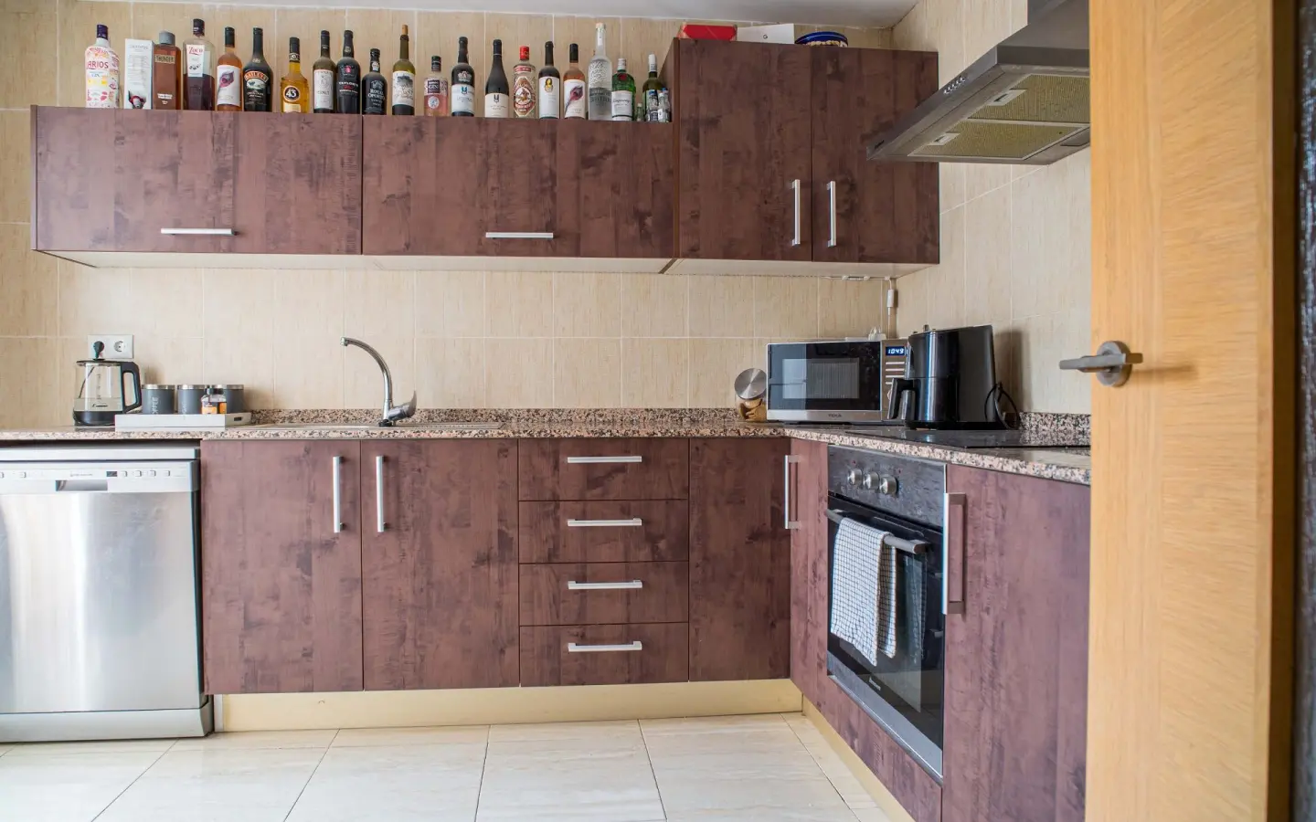 3-bedroom Apartment In Pinoso, Spain (189 M²)