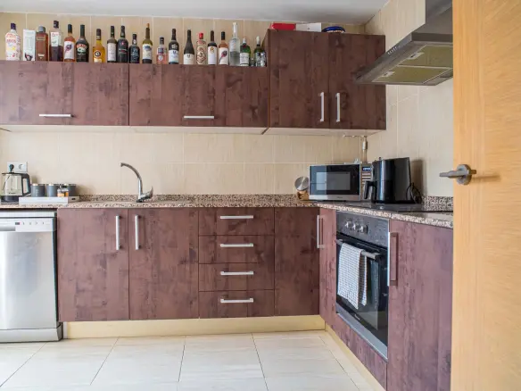 3-bedroom Apartment In Pinoso, Spain (189 M²)