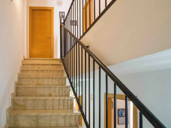 3-bedroom Apartment In Pinoso, Spain (189 M²)