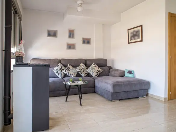 3-bedroom Apartment In Pinoso, Spain (189 M²)