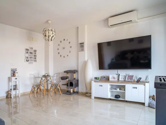 3-bedroom Apartment In Pinoso, Spain (189 M²)