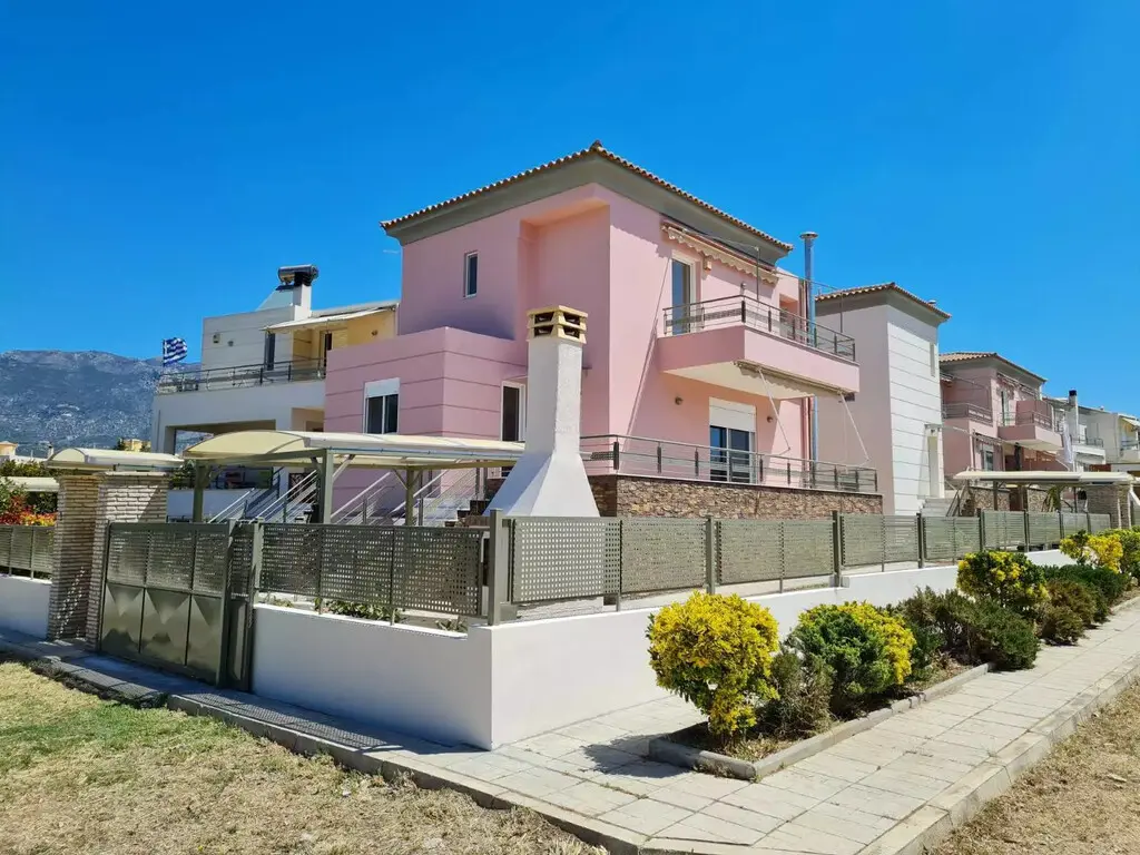 3-bedroom Detached House In Loutraki-perachora, Greece (150 M²)