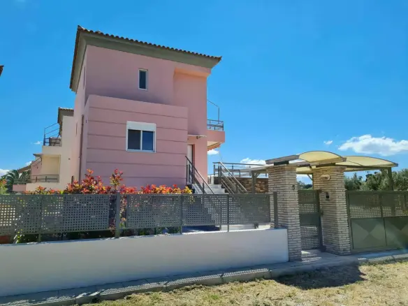 3-bedroom Detached House In Loutraki-perachora, Greece (150 M²)