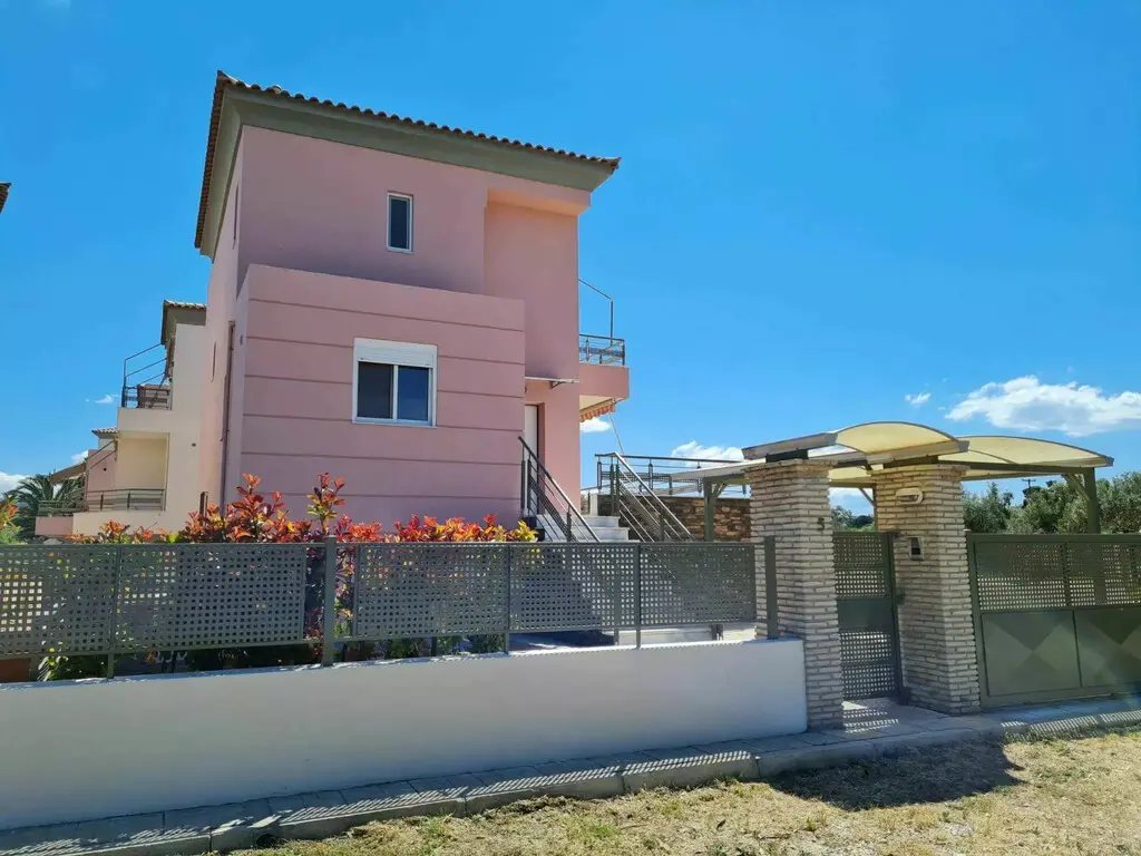 3-bedroom Detached House In Loutraki-perachora, Greece (150 M²)