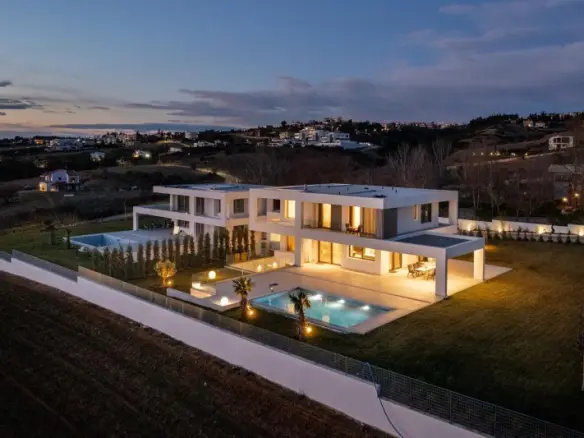 Villa Of 300 M² In The Suburbs Of Thessaloniki