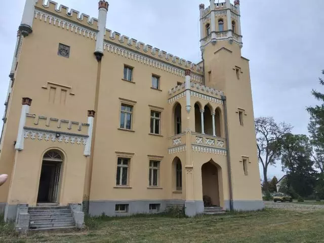 02_Narok_realne 19th-century Neo-gothic Palace For Sale Near Opole, Poland – 1,800 M², 2 Ha Park