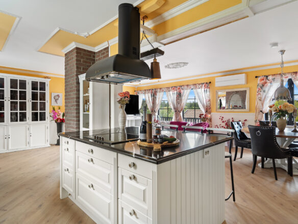 Charming Country House 193 M2 With Rental Income In Norway