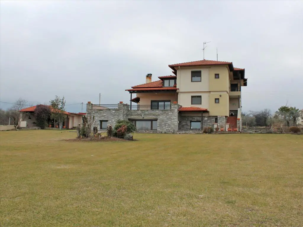 Villa Of 450 M² On The Olympic Coast