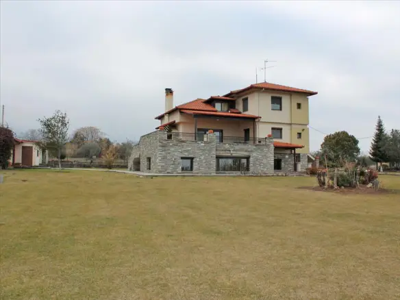 Villa Of 450 M² On The Olympic Coast