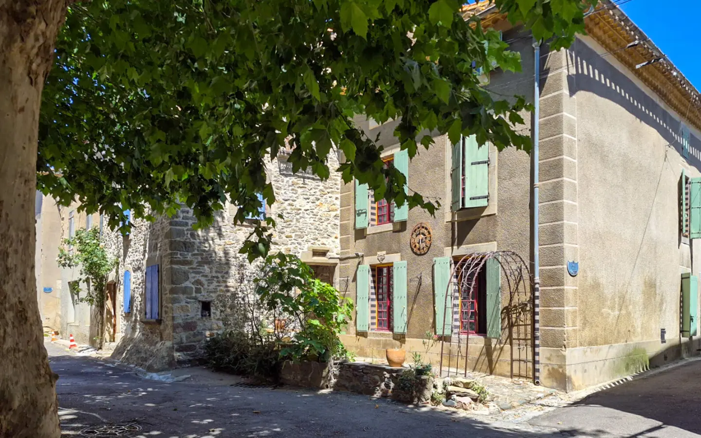 6-bedroom Village House In Trausse, France (260 M²)