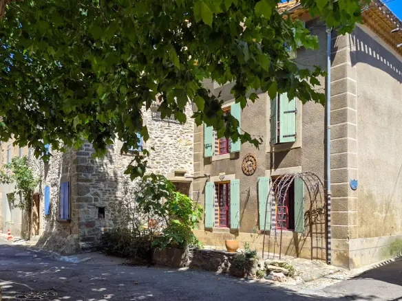 6-bedroom Village House In Trausse, France (260 M²)