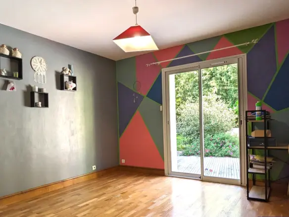 House Of 43 M² With 5 Bedrooms, Pool, Covered Terrace In Woodland Lodge, Nr Angoulême