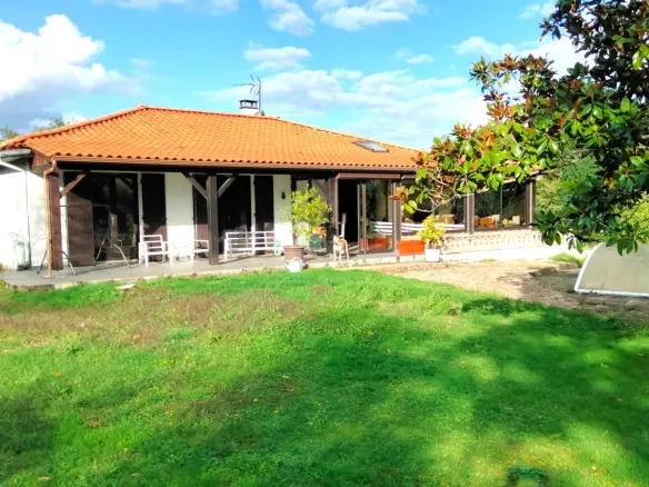 4-bedroom House In Val-de-bonnieure, France (170 M²)