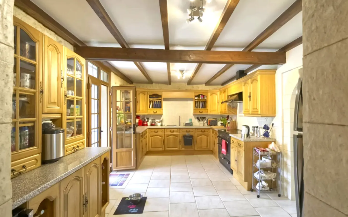 5-bedroom Country House In Lorigne, France (287 M²)