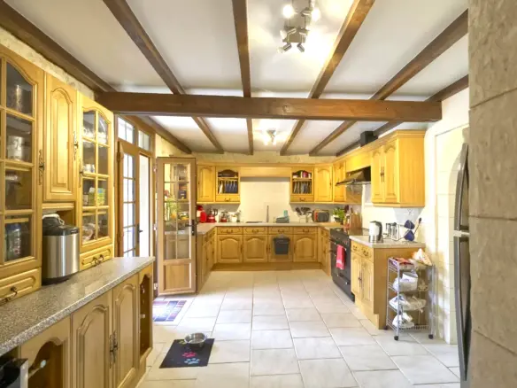 5-bedroom Country House In Lorigne, France (287 M²)