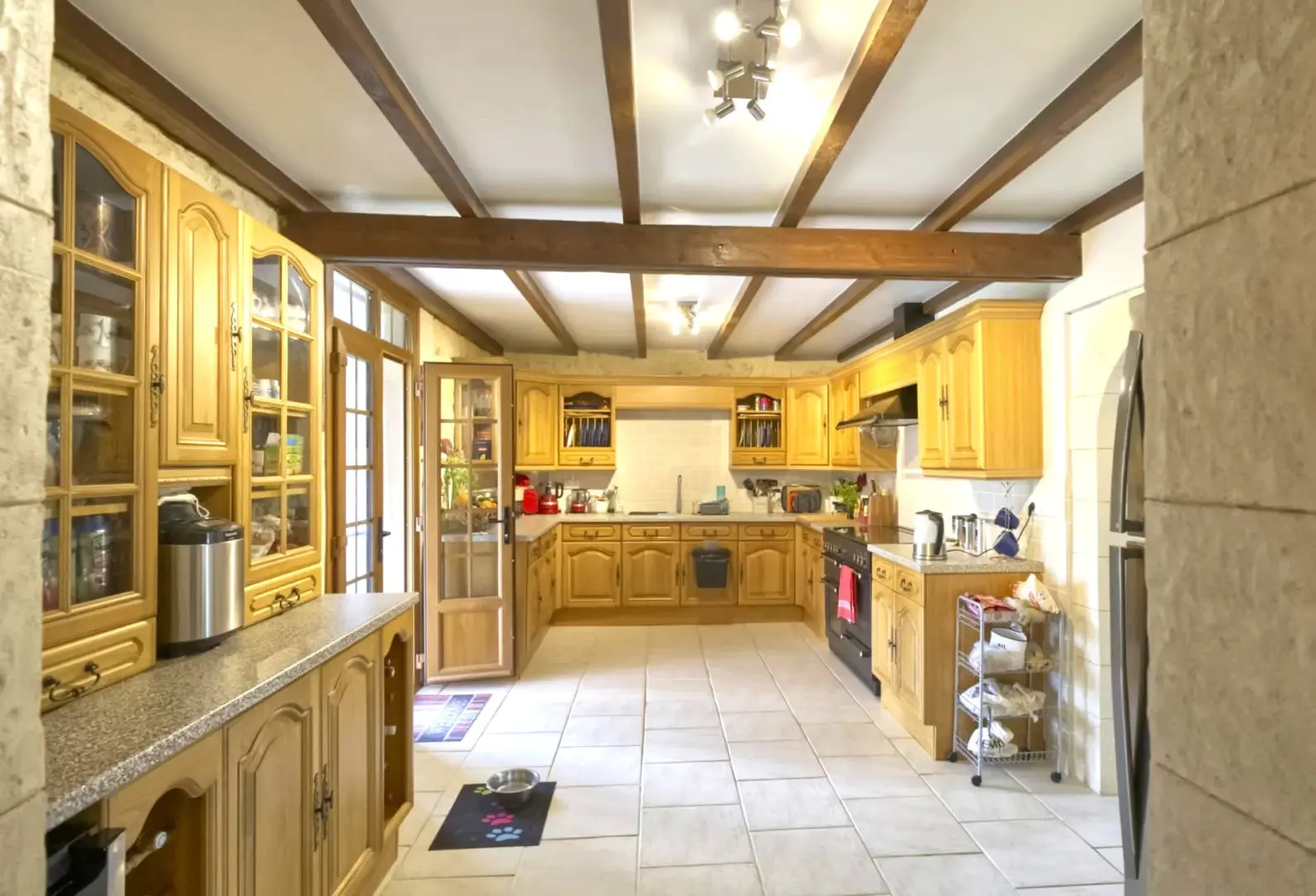 5-bedroom Country House In Lorigne, France (287 M²)