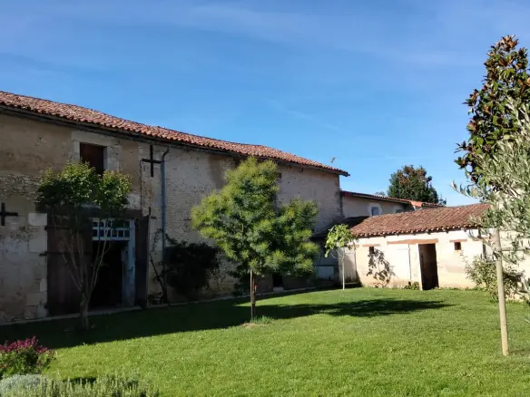 7-bedroom Maison De Maitre In Usson-du-poitou, France (287 M²)