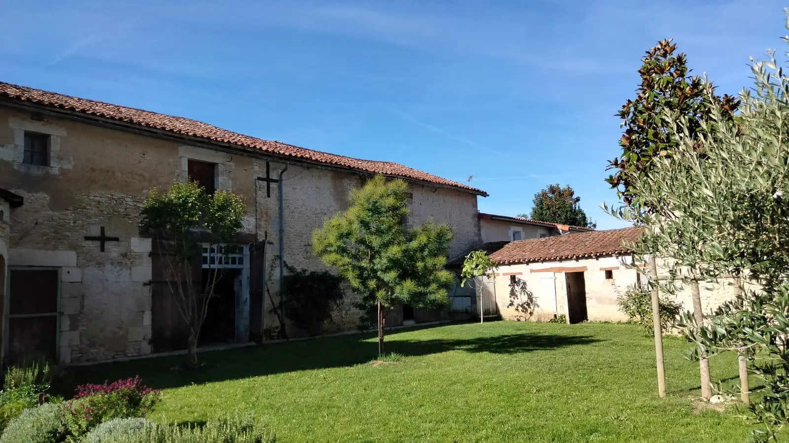 7-bedroom Maison De Maitre In Usson-du-poitou, France (287 M²)