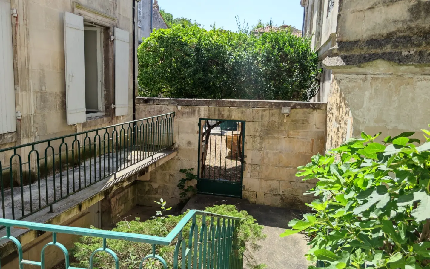 Maison De Maitre Of 7 Bedrooms With Garden, Garage, And River View In Saintes