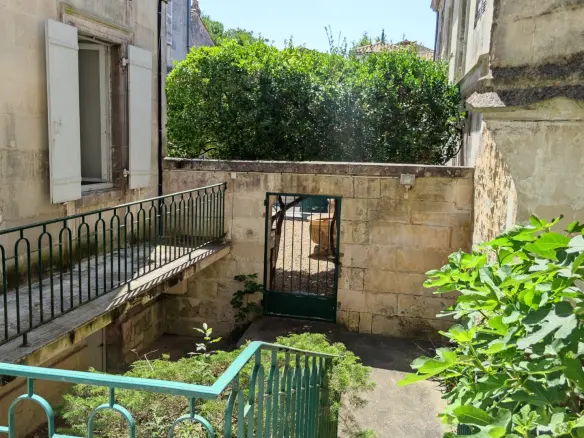 Maison De Maitre Of 7 Bedrooms With Garden, Garage, And River View In Saintes