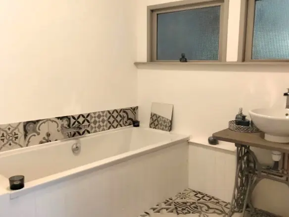 4-bedroom House In Alloue, France (143 M²)