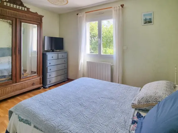 4 Bedroom Villa In Montlegun, Carcassonne With Garden Views