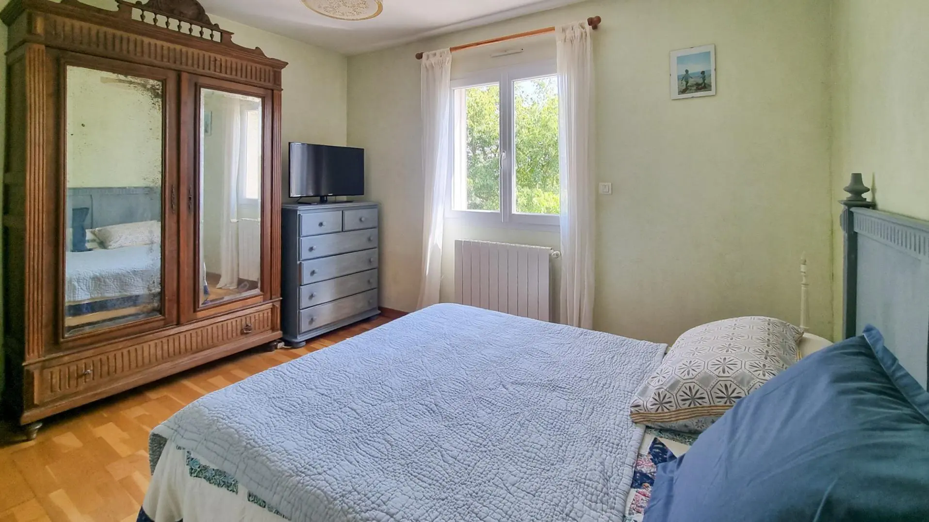 4 Bedroom Villa In Montlegun, Carcassonne With Garden Views