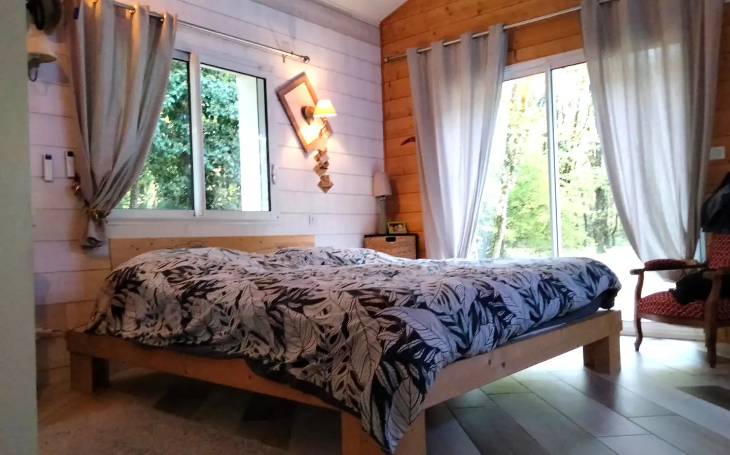 House Of 43 M² With 5 Bedrooms, Pool, Covered Terrace In Woodland Lodge, Nr Angoulême