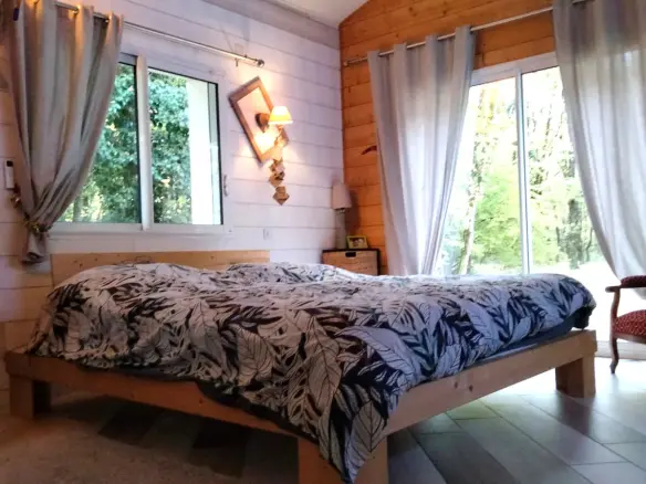 House Of 43 M² With 5 Bedrooms, Pool, Covered Terrace In Woodland Lodge, Nr Angoulême