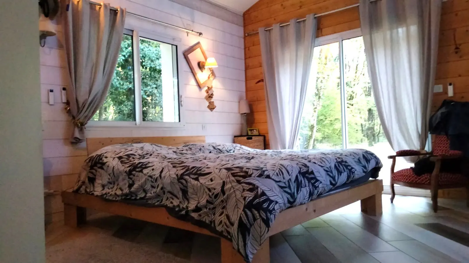 House Of 43 M² With 5 Bedrooms, Pool, Covered Terrace In Woodland Lodge, Nr Angoulême