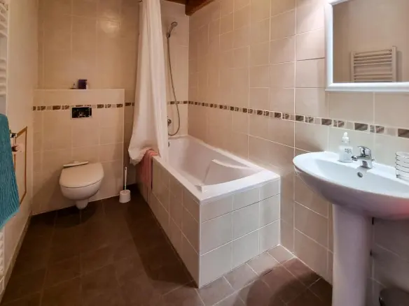8-bedroom Country House In Labecede-lauragais, France (133 M²)