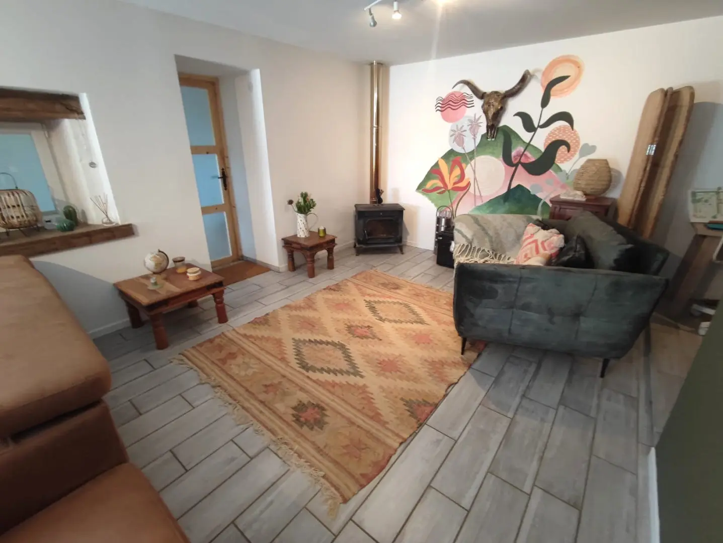 Apartment Of 100 M² With 4 Bedrooms, 2 Bathrooms, Garden, Close To Shops In Nieuil, Charente