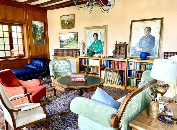 Character 4-bedroom Property Of 200 M² With Garden, Folly In Confolens