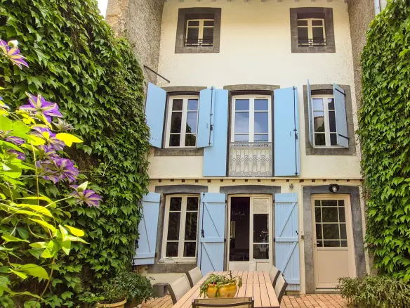 Townhouse Of 100 M² With Courtyard, Outbuilding & Roof Terrace In Mirepoix