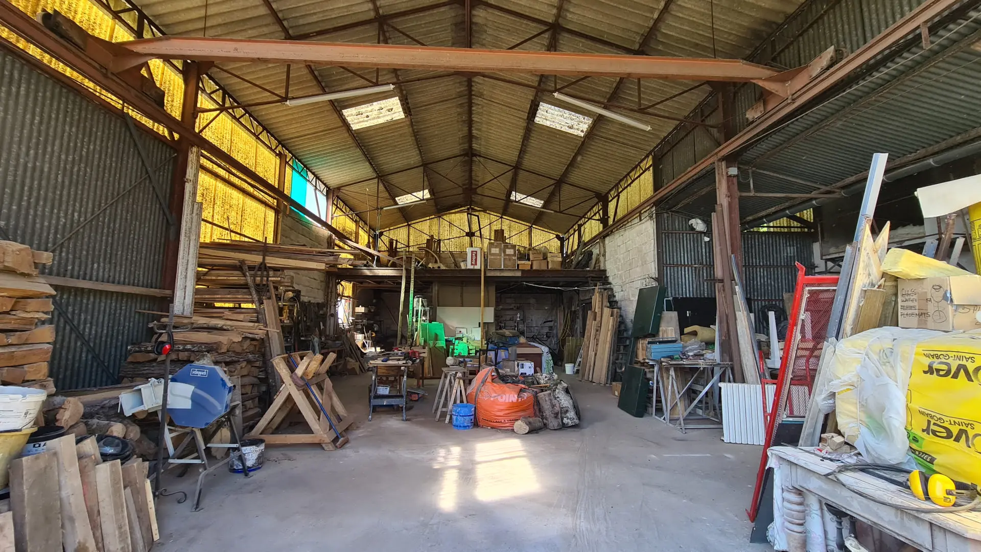House Of 0 M² With Renovated Features In Village