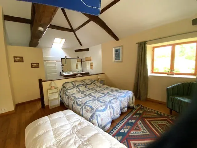 House Of 100 M² With 4 Beds, Riverside, Outbuildings, Views In Old Mill
