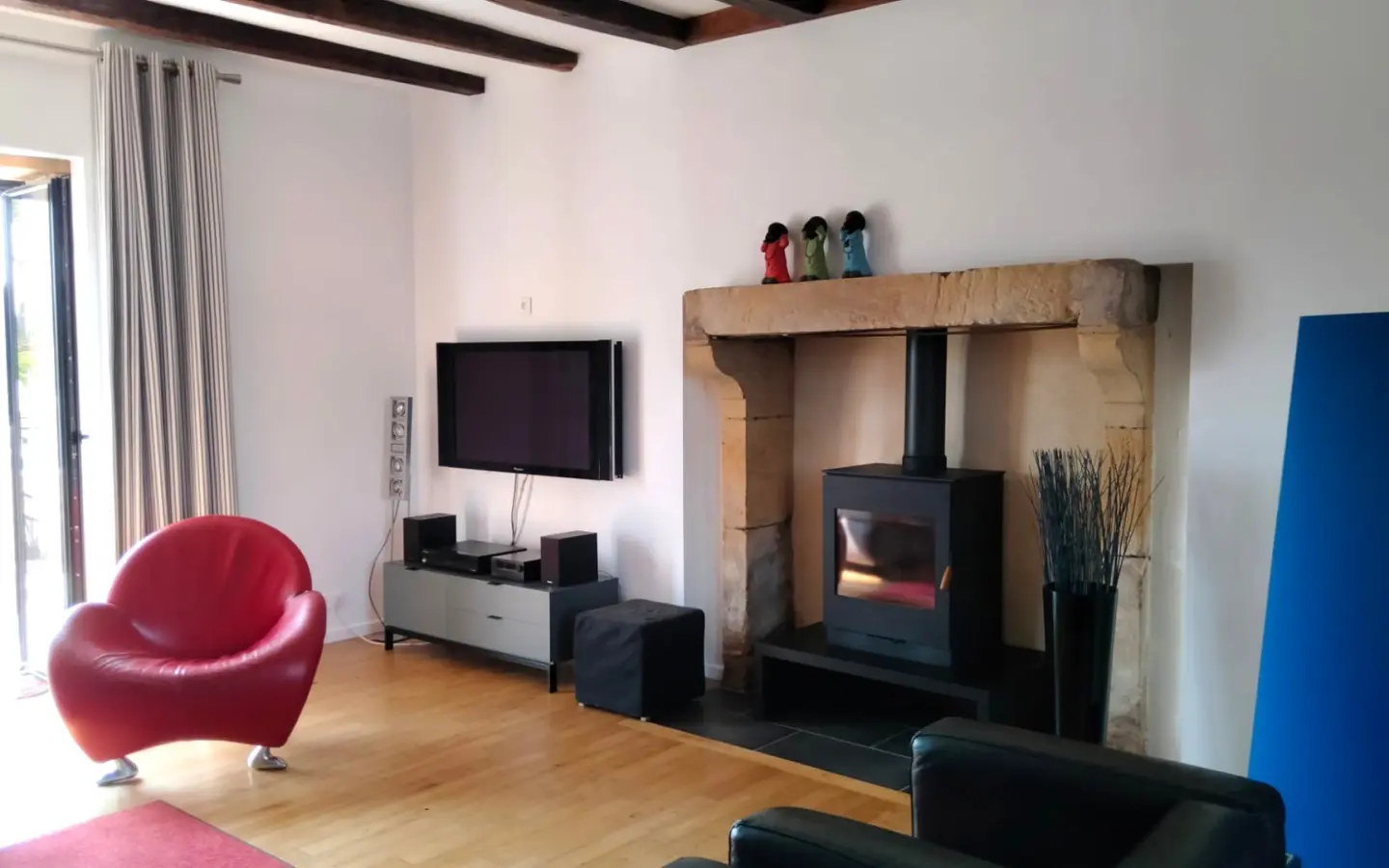 4-bedroom Country House In Pressac, France (163 M²)