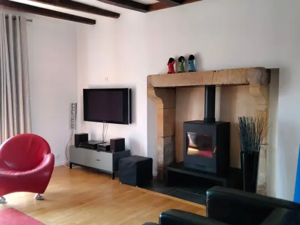 4-bedroom Country House In Pressac, France (163 M²)