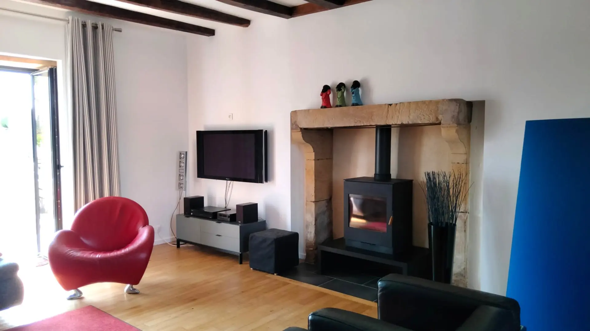 4-bedroom Country House In Pressac, France (163 M²)