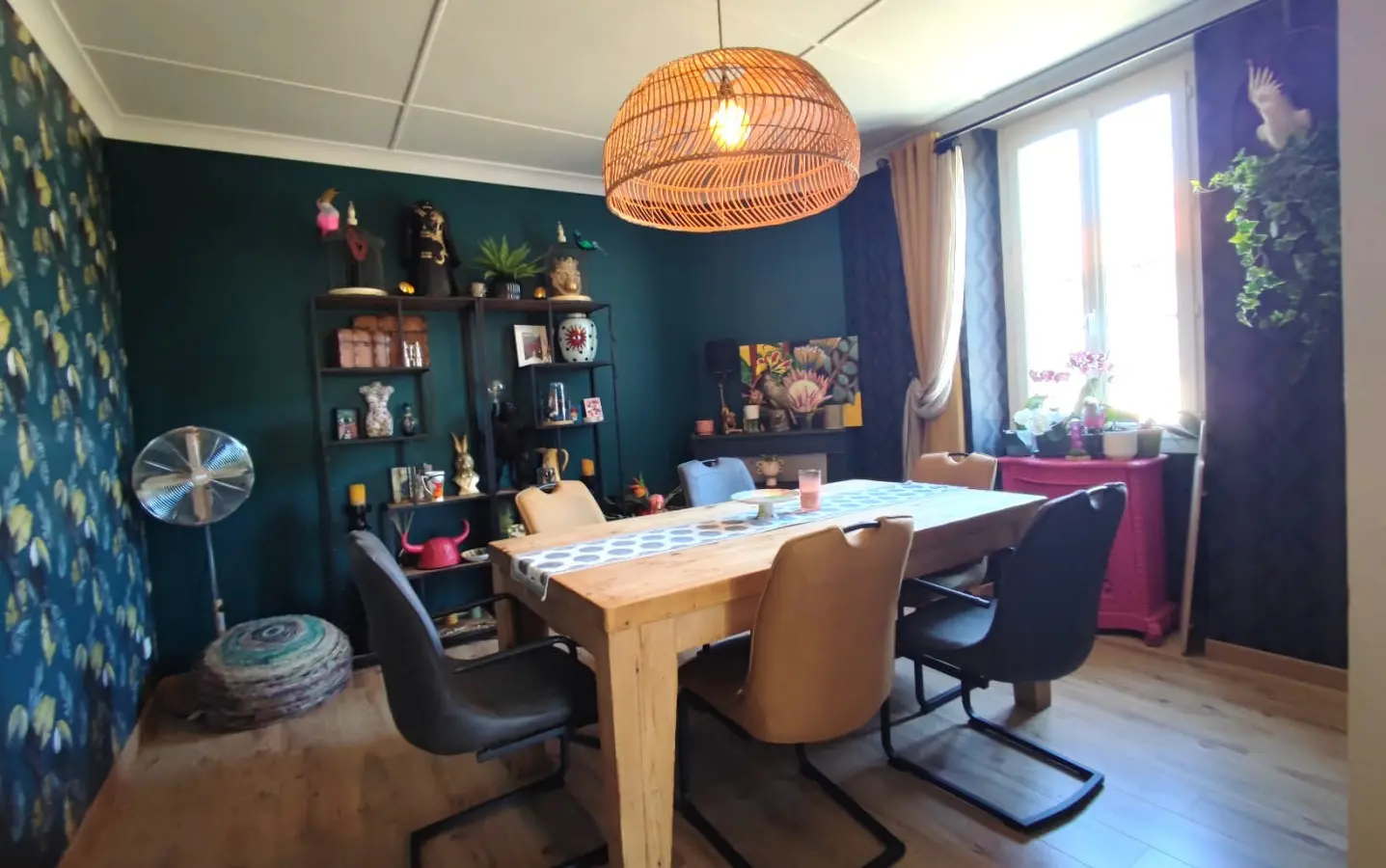 Apartment Of 100 M² With 4 Bedrooms, 2 Bathrooms, Garden, Close To Shops In Nieuil, Charente
