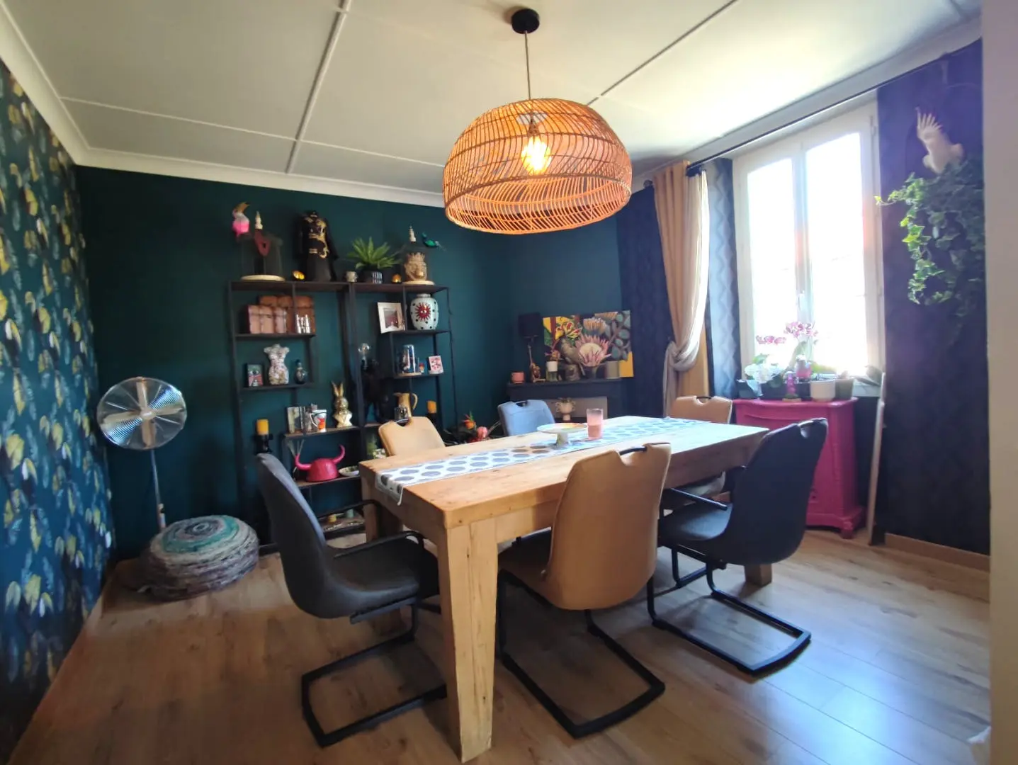 Apartment Of 100 M² With 4 Bedrooms, 2 Bathrooms, Garden, Close To Shops In Nieuil, Charente
