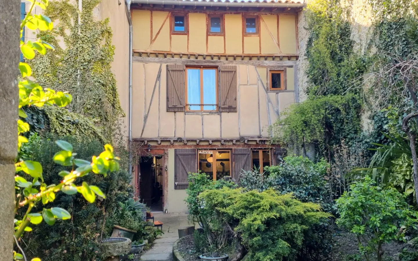 4-bedroom House In Mirepoix, France (196 M²)