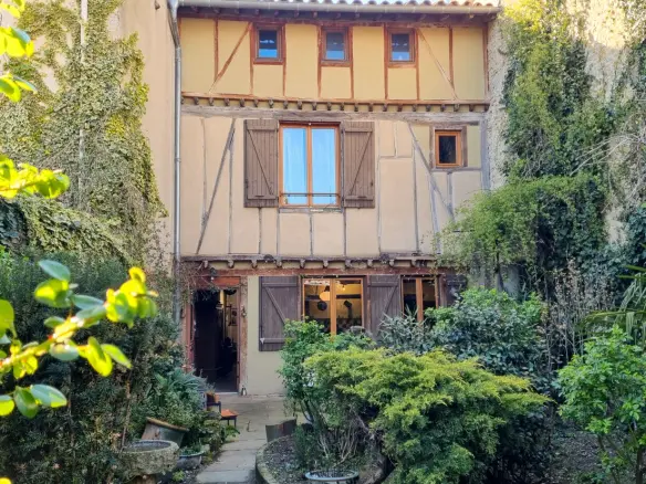 4-bedroom House In Mirepoix, France (196 M²)