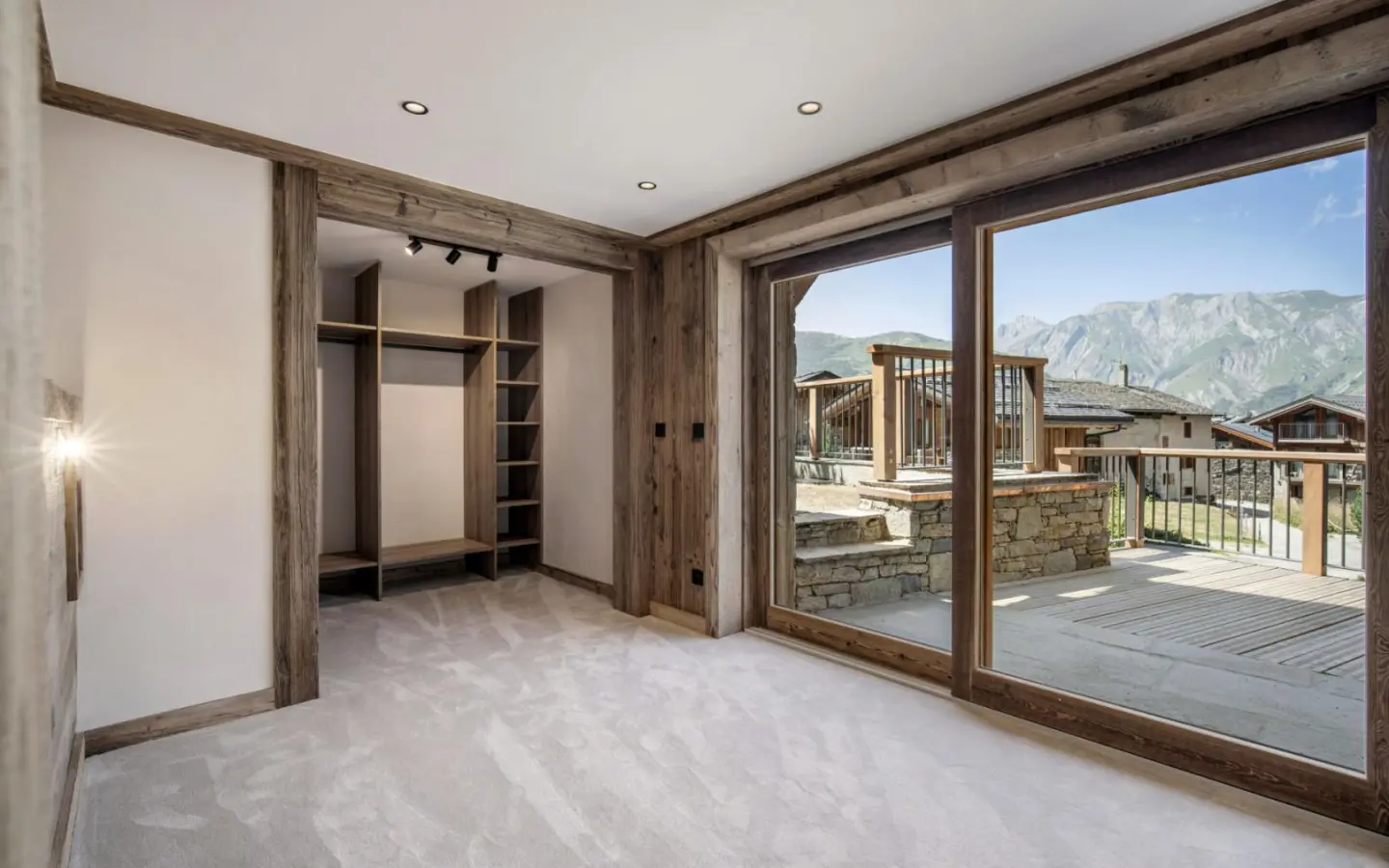 5-bedroom Ski Chalet In Saint-martin-de-belleville, France (234 M²)