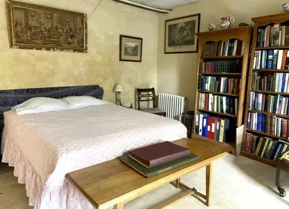 6-bedroom House In Confolens, France (359 M²)