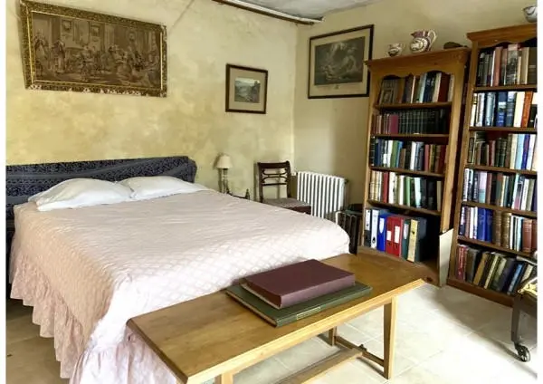 Character 4-bedroom Property Of 200 M² With Garden, Folly In Confolens