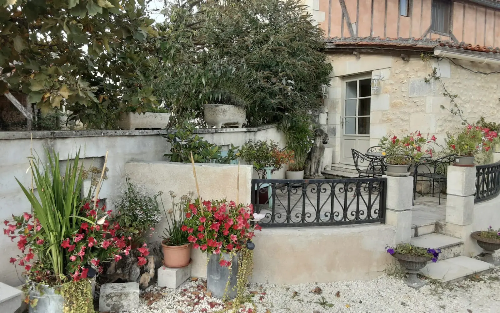Country House Of 220 M² With Separate Guest Accommodation In Ribérac