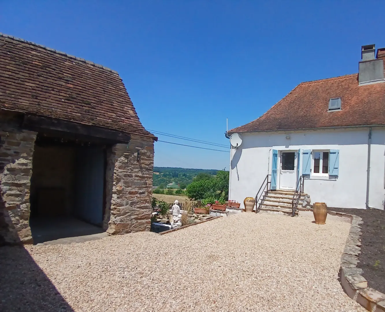 3-bedroom Country House In Jumilhac-le-grand, France (110 M²)