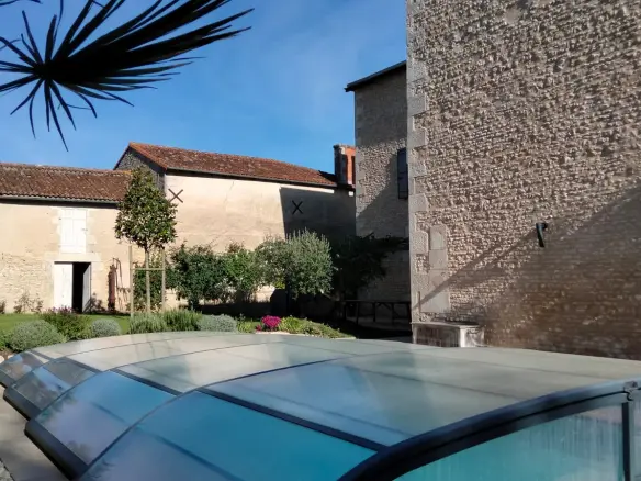 7-bedroom Maison De Maitre In Usson-du-poitou, France (287 M²)